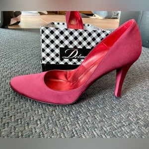 Magenta satin pumps